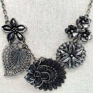 Vintage-Inspired Silver Tone Floral Statement Necklace Adjustable Chain Romantic